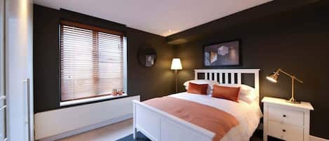Iron/ironing board, travel cot, WiFi, bed sheets