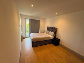 Room - The Zenith Residence - 2 Bedroom (London)