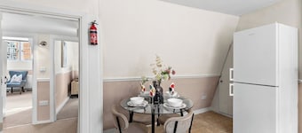 Stylish Central Winchester Abode