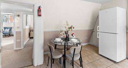 Stylish Central Winchester Abode