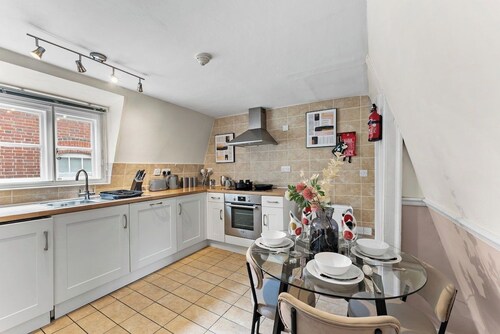Stylish Central Winchester Abode