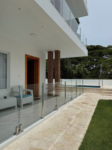    35 Min POP Airport Modern Oasis Near Beach