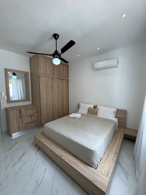 2 habitaciones, tabla de planchar con plancha, wifi y ropa de cama