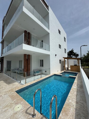    35 Min POP Airport Modern Oasis Near Beach