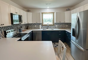 Coffee/tea maker, fridge, microwave, oven