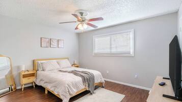 Iron/ironing board, WiFi, bed sheets