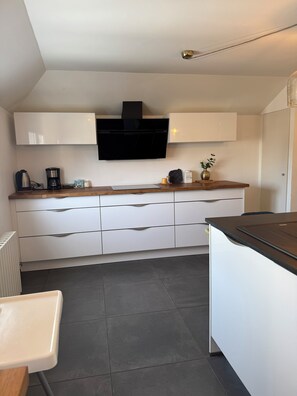 Private kitchen - Spacious Apartment in the Heart of Tours (Tours)