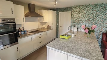 Cookware/dishes/utensils