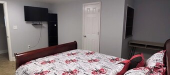 3-bedroom house in charming Clarksville with AC for relaxing stays