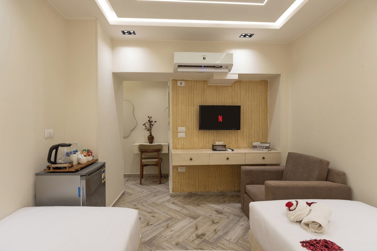 Classic Twin Room, Private Bathroom | Television