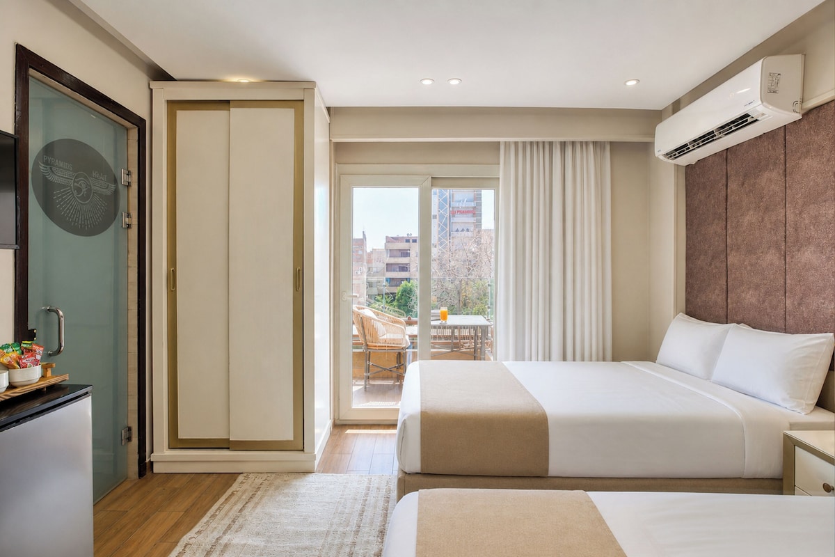 Classic Triple Room, Balcony, Mountain View | Egyptian cotton sheets, premium bedding, pillowtop beds, soundproofing