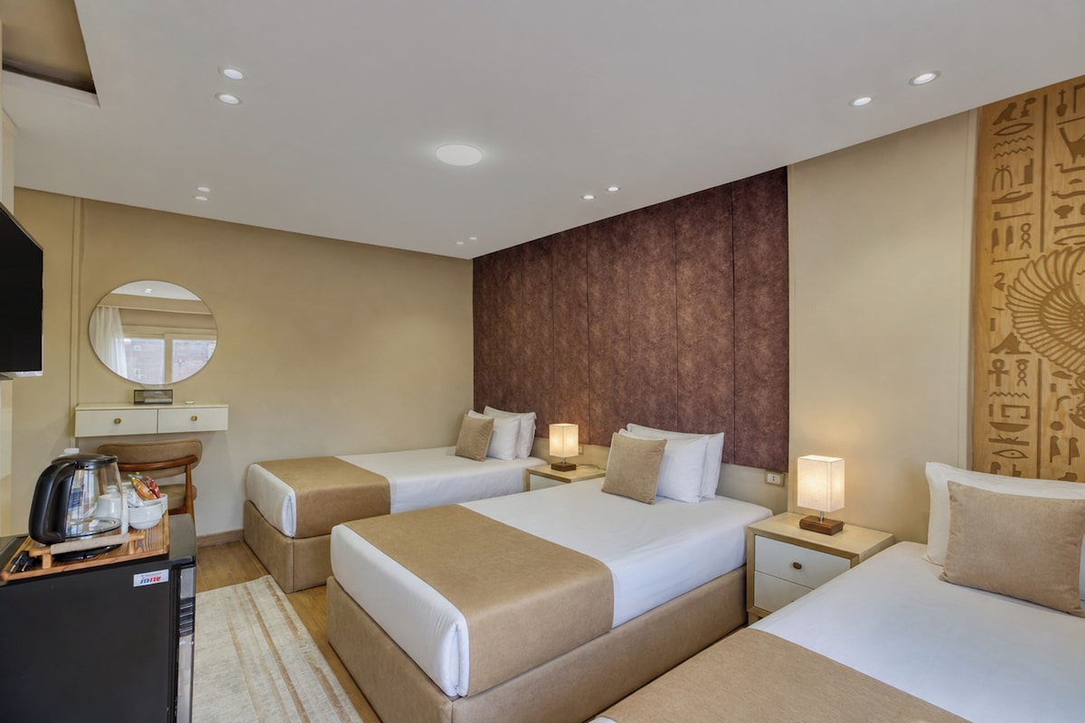 Comfort Triple Room, Mountain View | Egyptian cotton sheets, premium bedding, pillowtop beds, soundproofing