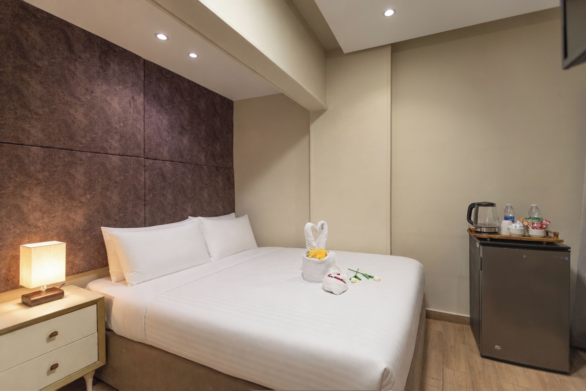 Egyptian cotton sheets, premium bedding, pillowtop beds, soundproofing