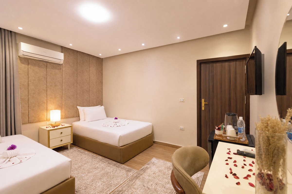 Standard Twin Room, Private Bathroom | Egyptian cotton sheets, premium bedding, pillowtop beds, soundproofing