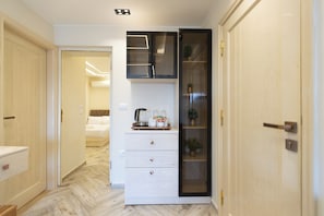 Family Suite, Hot Tub, Mountain View | Egyptian cotton sheets, premium bedding, pillowtop beds, soundproofing - Premium Pyramids Palace INN (Giza)