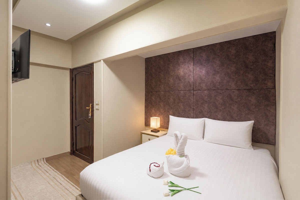 Egyptian cotton sheets, premium bedding, pillowtop beds, soundproofing