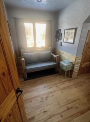 Interior - Little Susitna River Vacation Home Sleeps 7 Guests (Palmer)