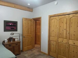 4 bedrooms, iron/ironing board, WiFi, bed sheets - Little Susitna River Vacation Home Sleeps 7 Guests (Palmer)