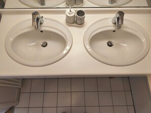 A bathroom with two sinks, each with a faucet and a mirror above. - Comfortable apartment—5-minute walk to the RER An at Busy-Saint-Georges—8 minutes to Disney. (Bussy-Saint-Georges)