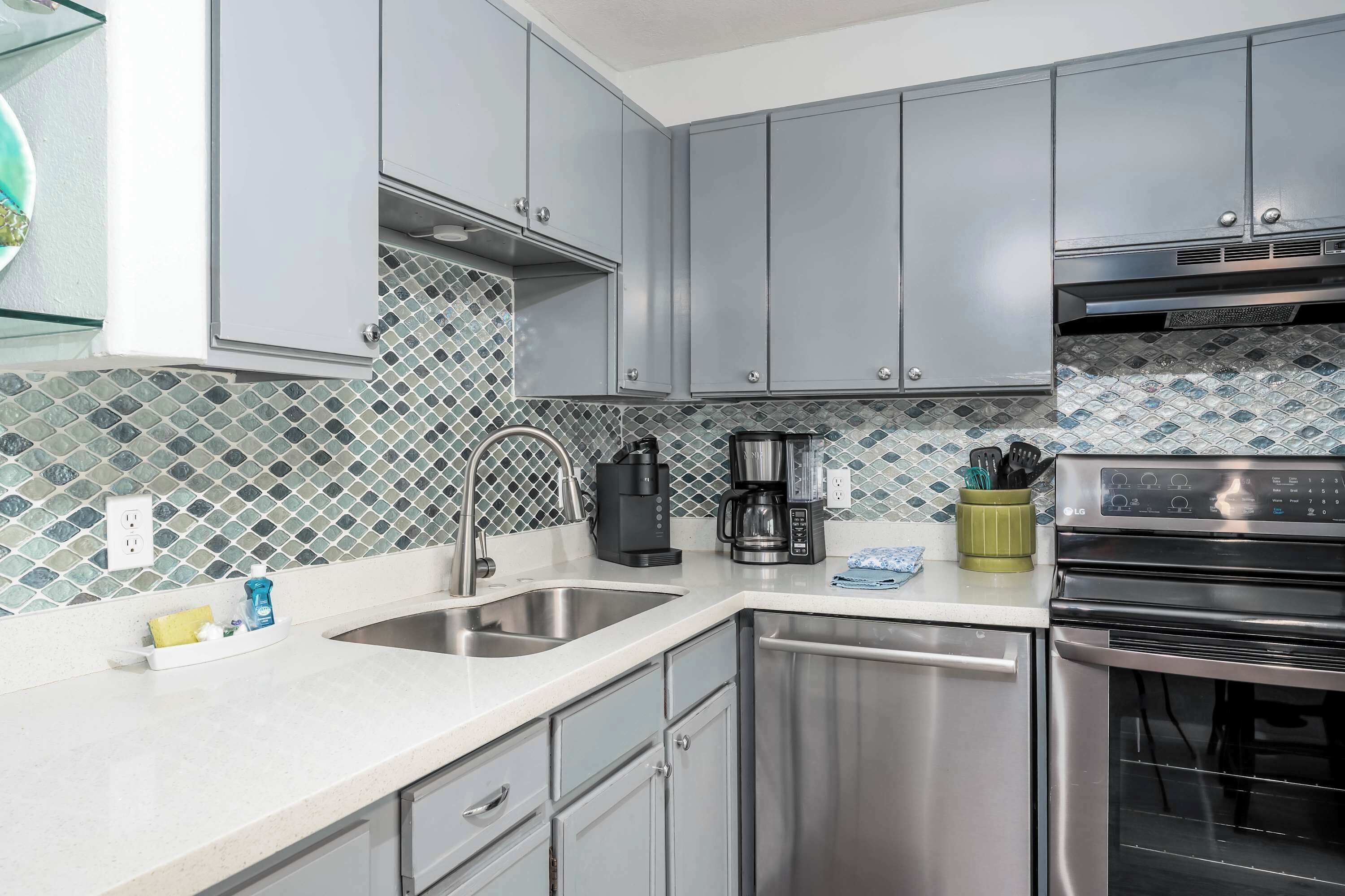 Coffee/tea maker, fridge, microwave, oven