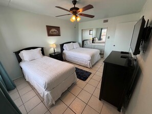 2 habitaciones, tabla de planchar con plancha, wifi y ropa de cama 
