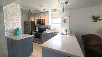 Coffee/tea maker, fridge, microwave, oven