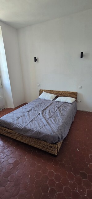Room - Apartment near downtown (Apt)