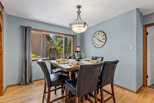 House, Multiple Beds (Stringer Munds Park) | In-room dining