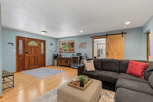 House, Multiple Beds (Stringer Munds Park) | Interior