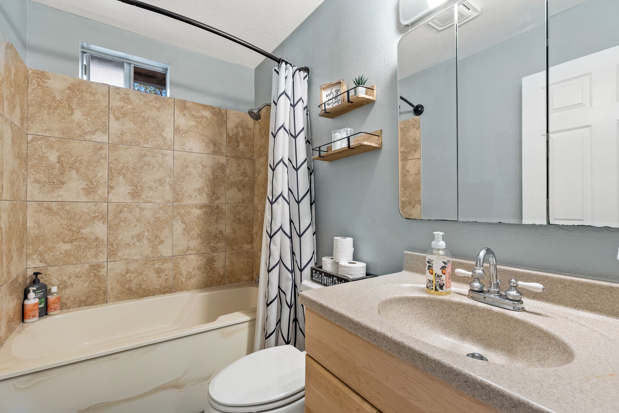 Casa, varias camas (Stringer Munds Park) | Baño | Toallas y papel de baño 