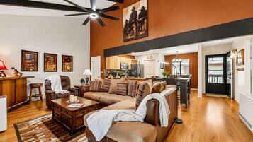 Condo, Multiple Beds, Balcony, Garden View (64A Pinetop/Lakeside) | Living area