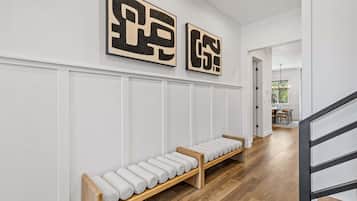 House, Multiple Beds, Garden View (Valerian Flagstaff) | Interior