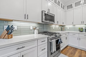 House, Multiple Beds, Garden View (Valerian Flagstaff) | Private kitchen - Valerian Flagstaff (Flagstaff)