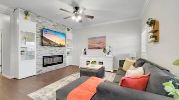 House, Multiple Beds, Pool View (Magic of Maricopa) | Living area