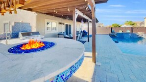 A covered outdoor area with a pool, a fire pit, and a barbecue grill. - Magic of Maricopa (Maricopa)