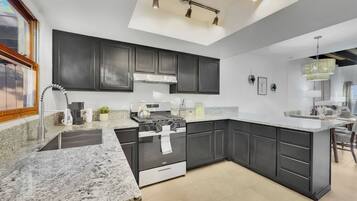 Maison, plusieurs lits, vue jardin (Sparkman Tucson) | Cuisine privée