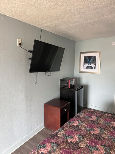 RED ROSE INN MOTEL