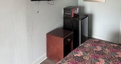 RED ROSE INN MOTEL