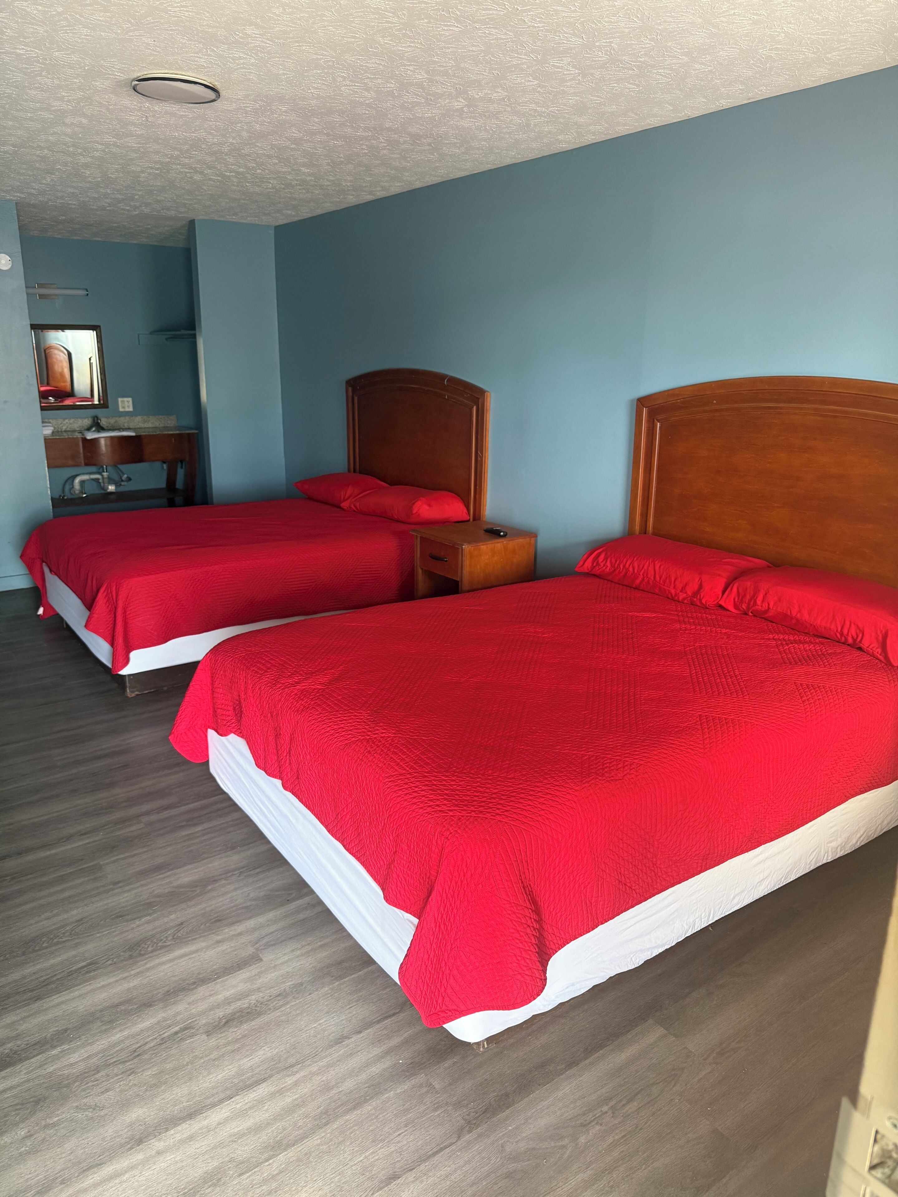 Enkeltrom, 2 queensize-senger, ikke-røyk, mikrobølgeovn
