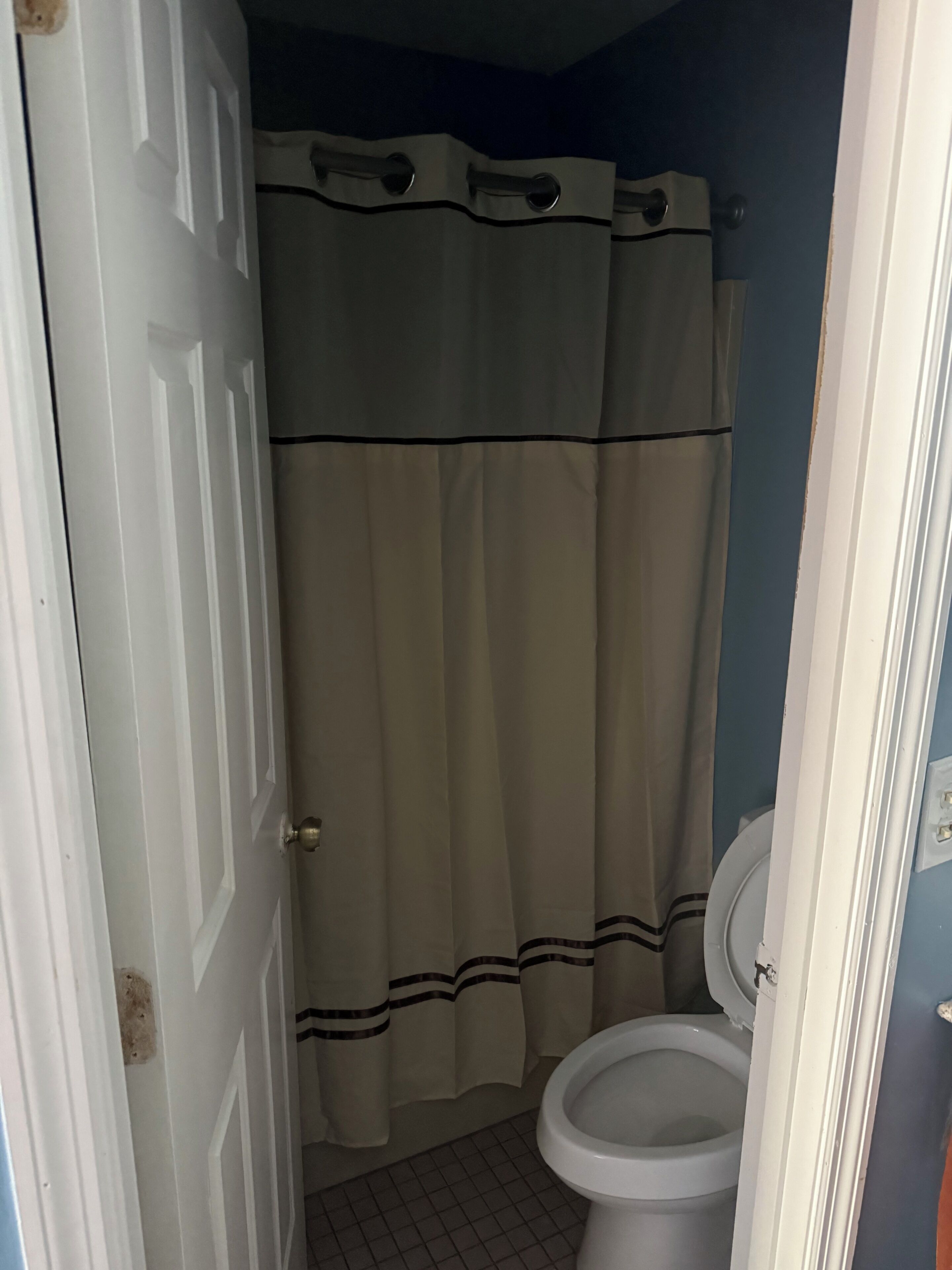 Single Room, 2 Queen Beds, Non Smoking, Microwave | Bathroom | Combined shower/tub, towels, soap, shampoo