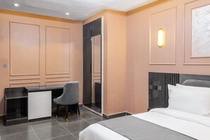 Suite de lujo | Caja fuerte, escritorio, wifi gratis
