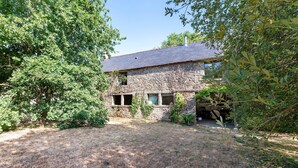 Exterior - Holiday Home 'Folperdrix' with Private Terrace and Garden (Surzur)
