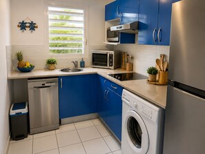Coffee/tea maker, fridge, microwave, oven - Villa Caporia (Saint François)