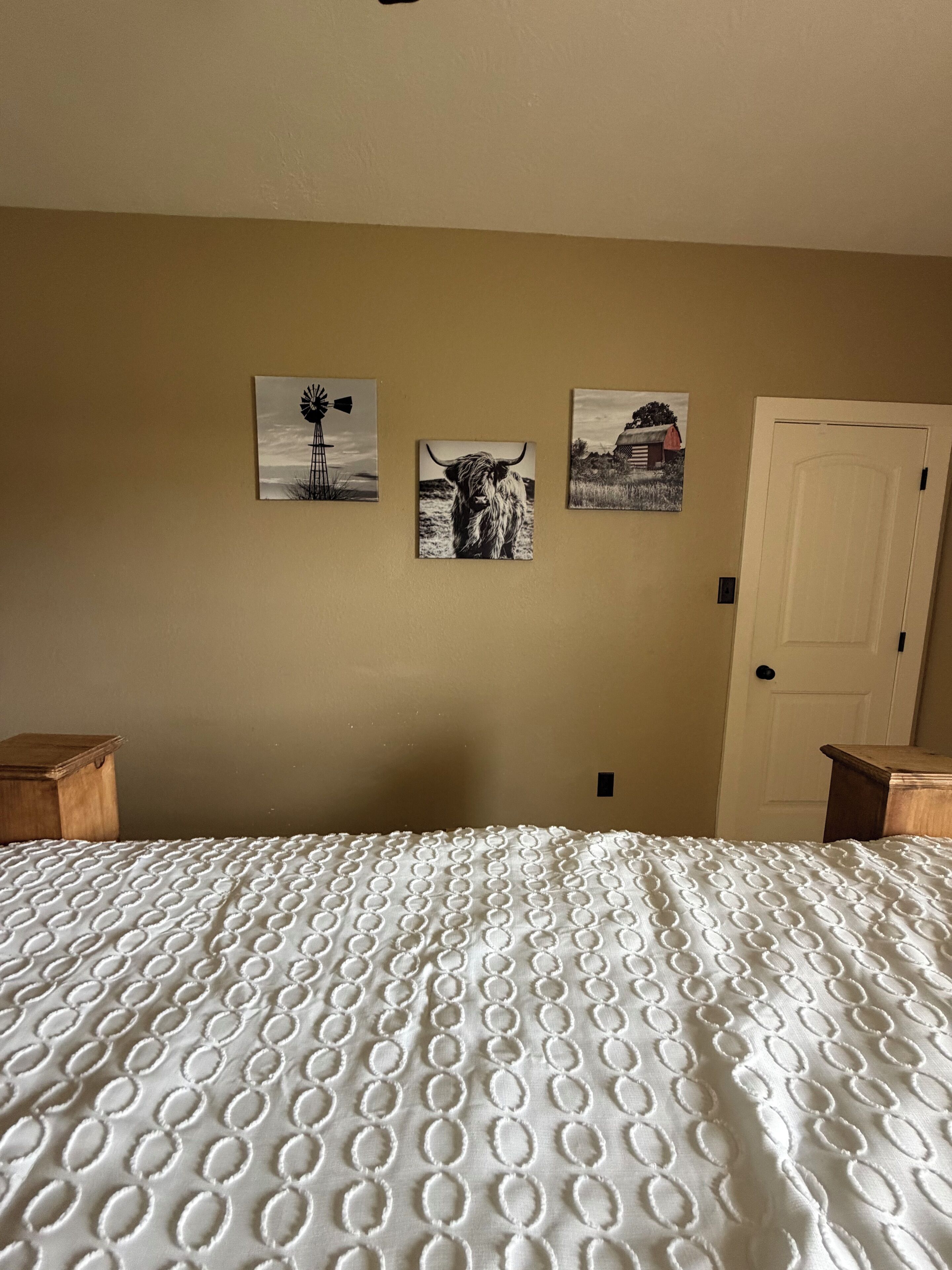 2 bedrooms, iron/ironing board, travel crib, WiFi (free)