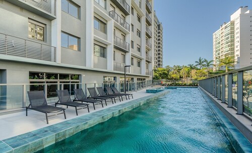 Apt W/heated Floor in Condo W/pool Mcp1004