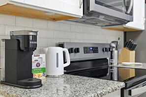 Private kitchen - Stay at The Grove - Near Lackland AFB & Sea World (San Antonio)
