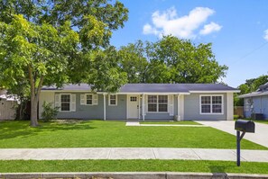 Exterior - Stay at The Grove - Near Lackland AFB & Sea World (San Antonio)