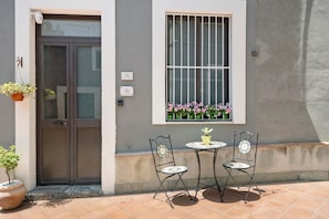 Outdoor dining - Apartment 'Giusicily Home' with Wi-Fi and Air Conditioning (Catania)
