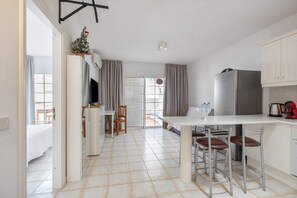 Room - Lovely Suite with A Pool in Chayofa, with Mountain View, Wi-Fi and Air Conditioning (Chayofa)