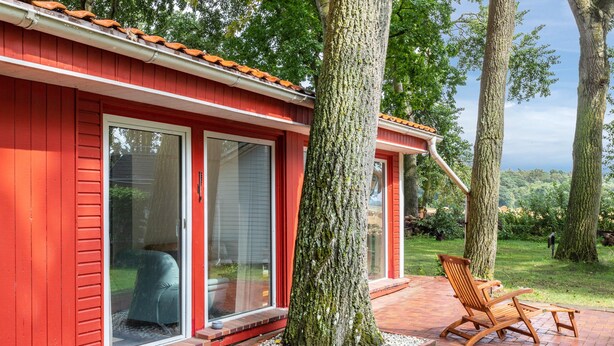 Exterior detail - Holiday Home 'Rotes Haus' with Private Terrace, Garden and Wi-Fi (Ummanz)
